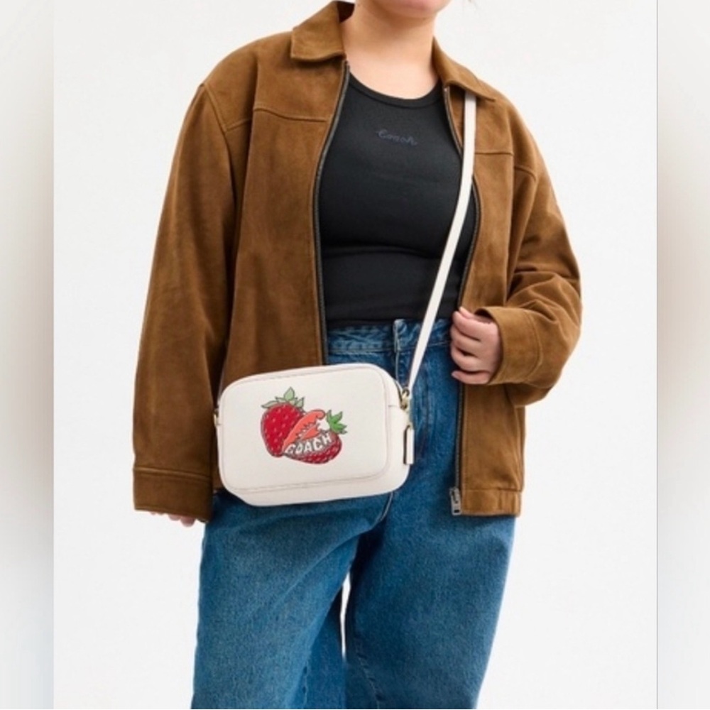 NWT Coach Jaime Camera Bag Strawberry Graphic Pebbled Leather - Picture 5 of 8